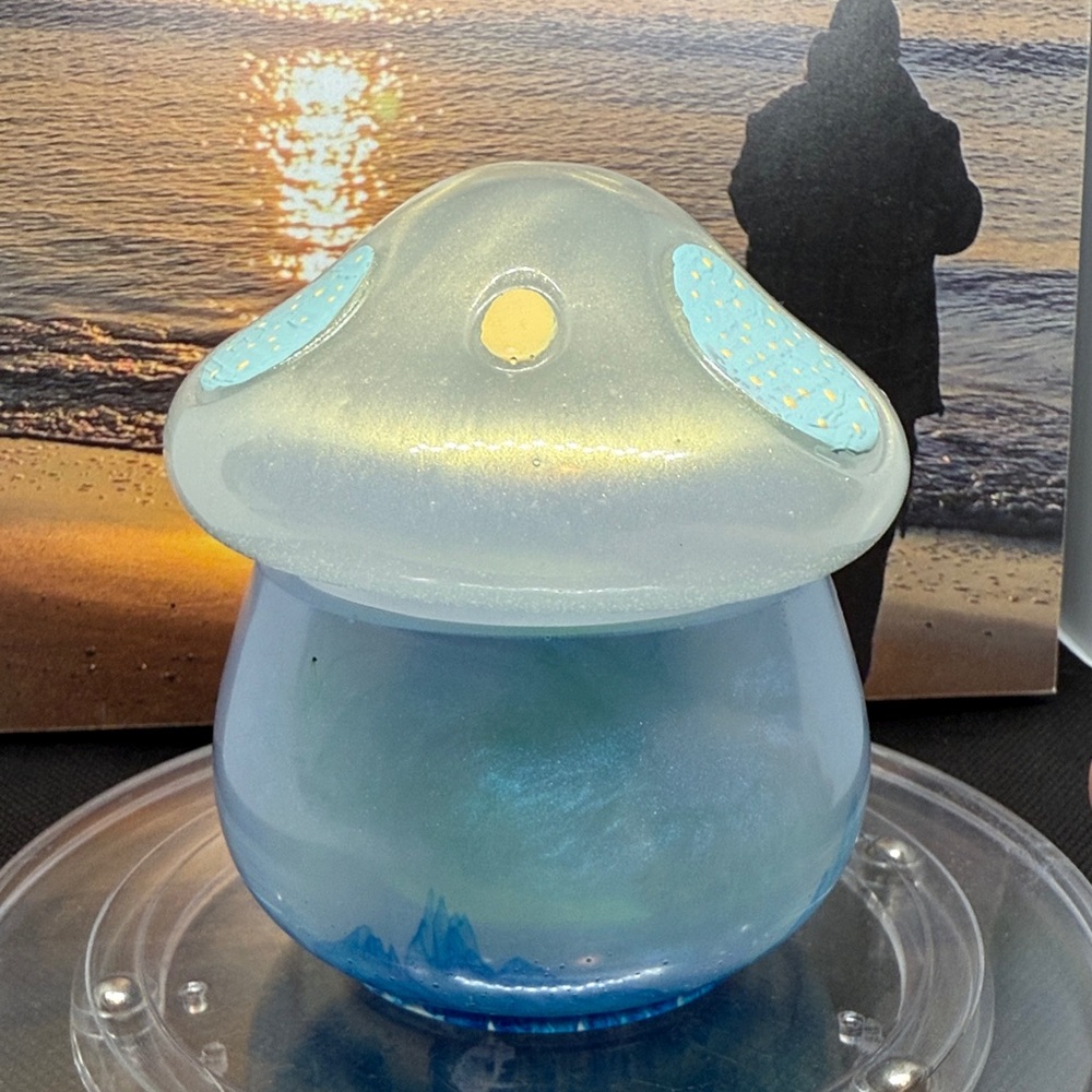 Blue and White Resin Mushroom Jar Decor - Picture 10 of 12